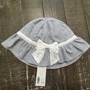 JANIE AND JACK NWT girls seersucker blue white sunhat with bow and strap 12-18m